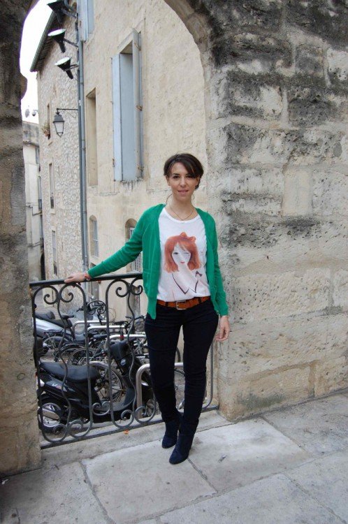 Slim bleu marine 45€ Tee-shirt 18€ 10,80€ Gilet 40€ 24€ Ceinture en cuir 45€ Pochette en cuir 45€