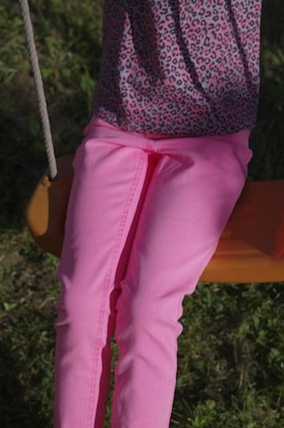                                 Pantalon rose (existe en plusieurs coloris, uni ou imprimé ) 9€ 99