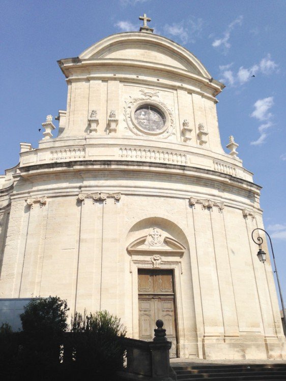 Uzes