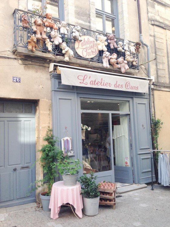 Uzes