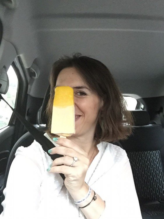 Glace: extérieur: sorbet mangue/Intérieur: lait concentré
