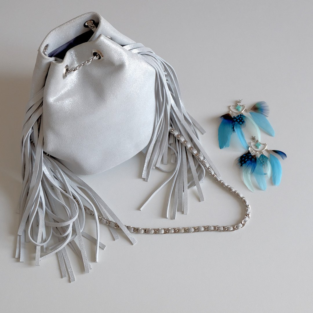 Le-boudoir-d'émilie-Paula-Beldi-pochette-Ataï-boucles-oreilles