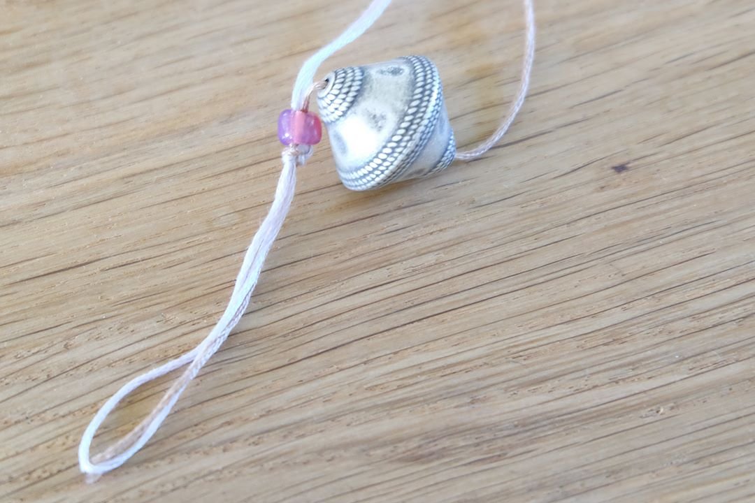 Diy-pompons-chapelet-bohème-panier