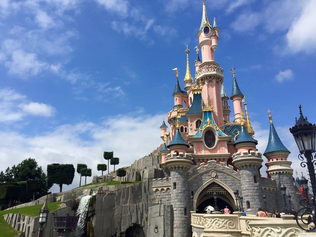 Disneyland-paris-mickey-walt-disney