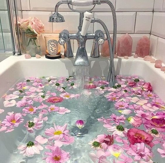 Floral-bath-source-pinterest