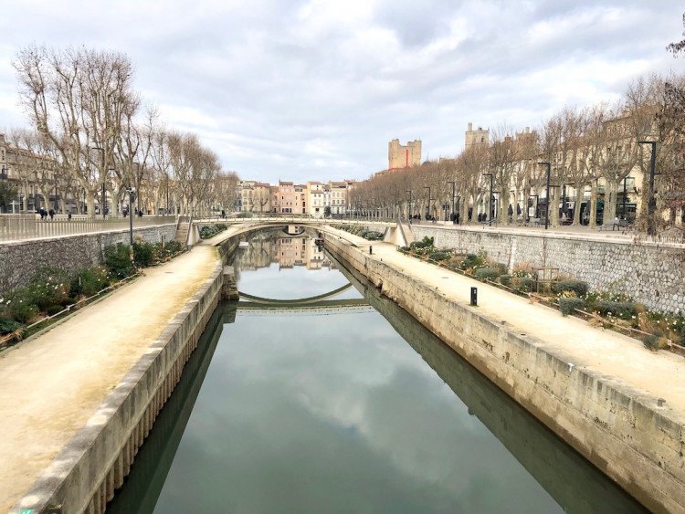 Ville de Narbonne prise de vue du pont
