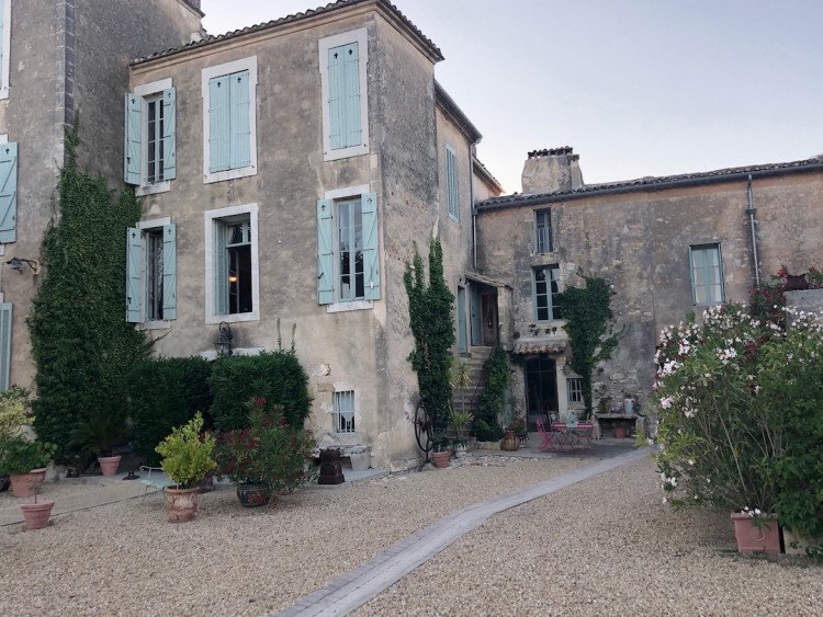 chateau de pouget proche de Nîmes evenement mariage vacances