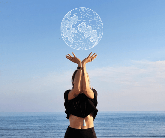 Om, my soul en posture de yoga