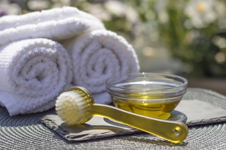 brosse visage et huile de soin