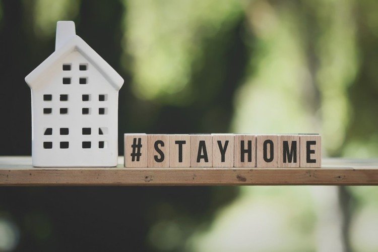 message de stay at home pour le confinement