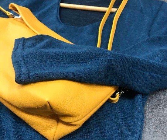 Sac Ripauste et pull bleu