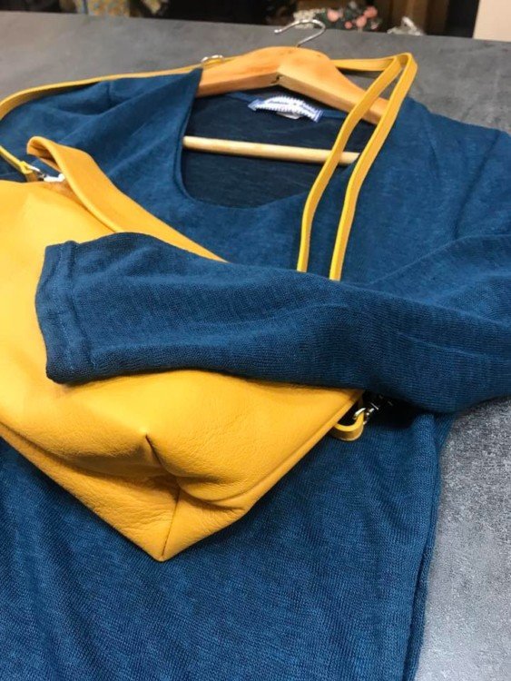 Sac Ripauste et pull bleu