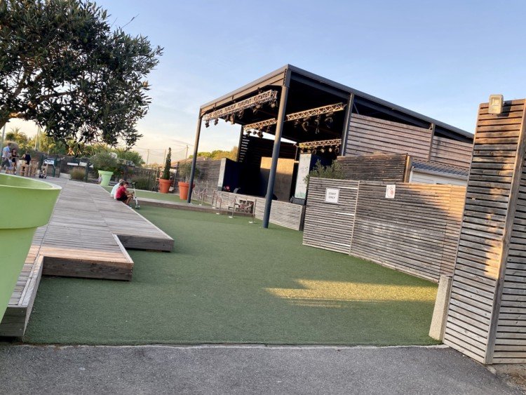 aire de spectacle camping de la dragonniere
